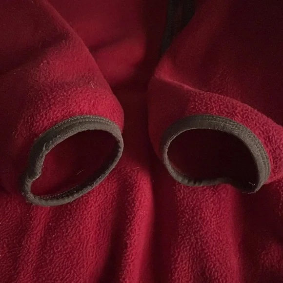 Like new! Patagonia Red Synchilla Fleece Kids XL - Picture 3 of 5